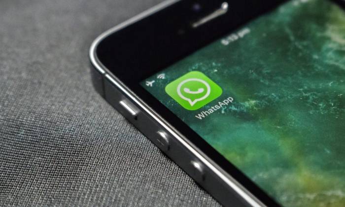 WhatsApp’s swipeable navigation bar is finally official